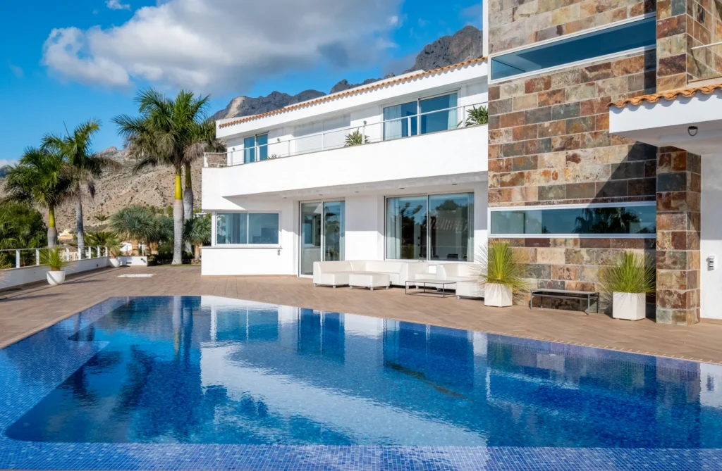 Luxury villa exterior – HDR photography