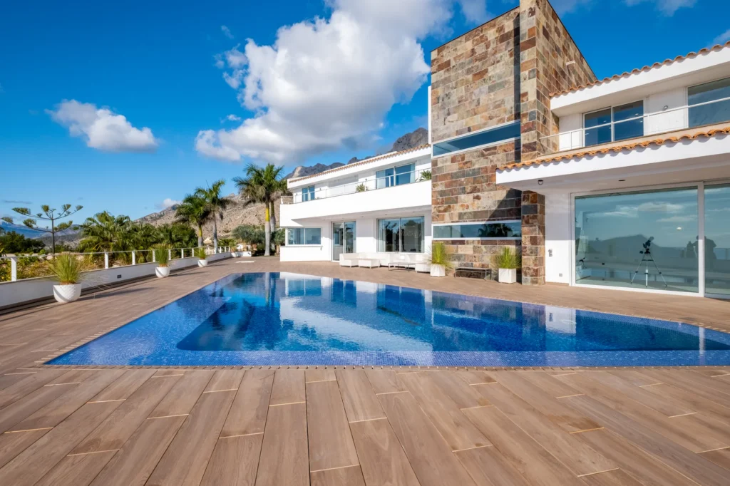 Luxury villa exterior – HDR photography